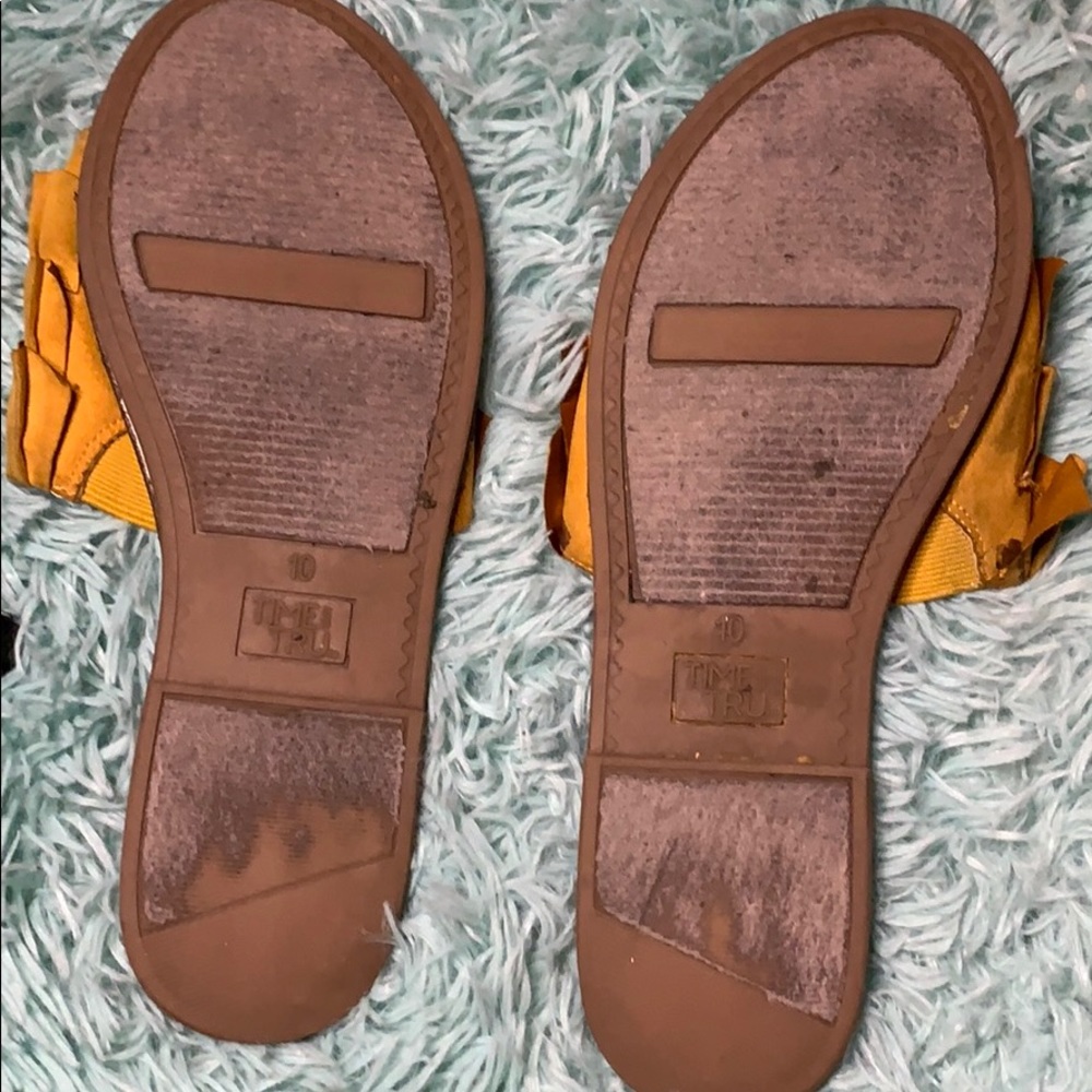 Sandles - Picture 2 of 3